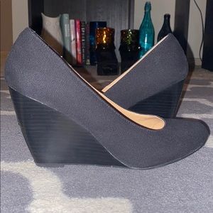 Black wedges